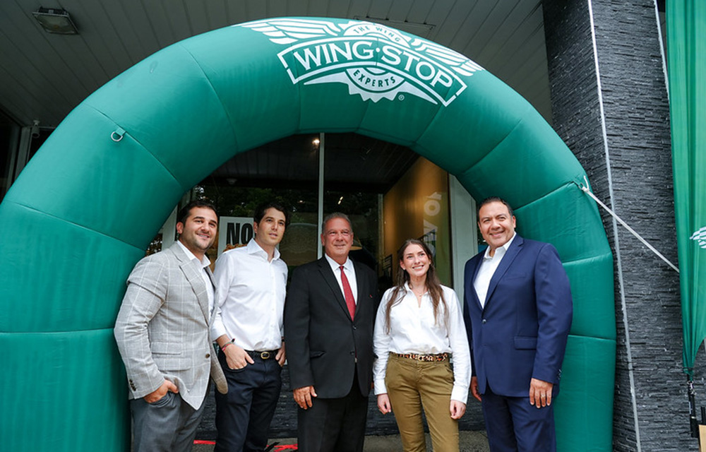 Simone Development celebrates opening of 1,300 s/f Wingstop at 132 Tuckahoe Rd.
