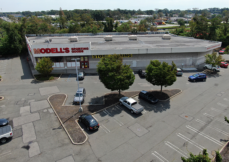 Schuckman Realty leases 18,100 s/f to Wren Kitchens