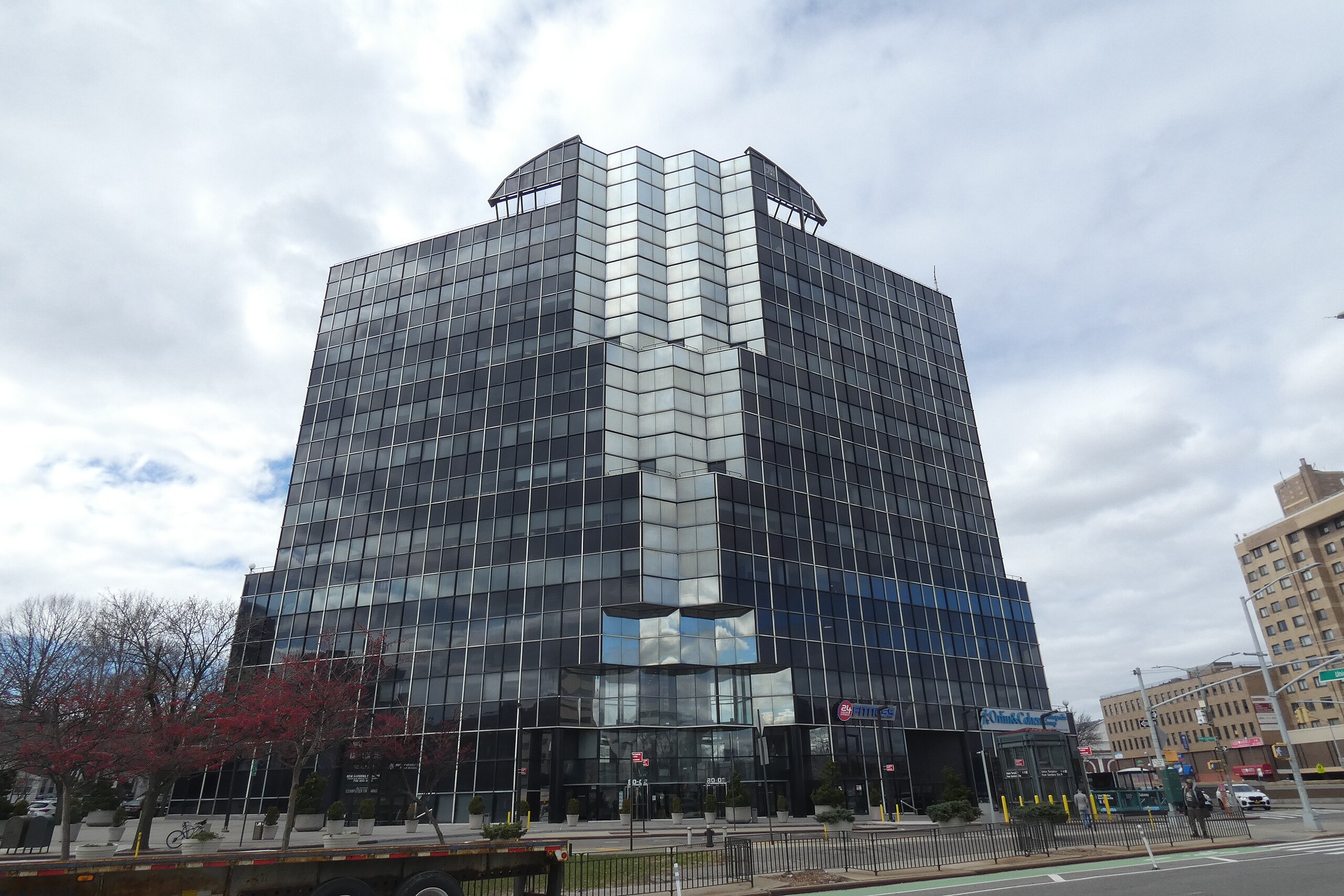 Meridian Capital Group arranges $70 million refinance for 500,000 s/f office tower