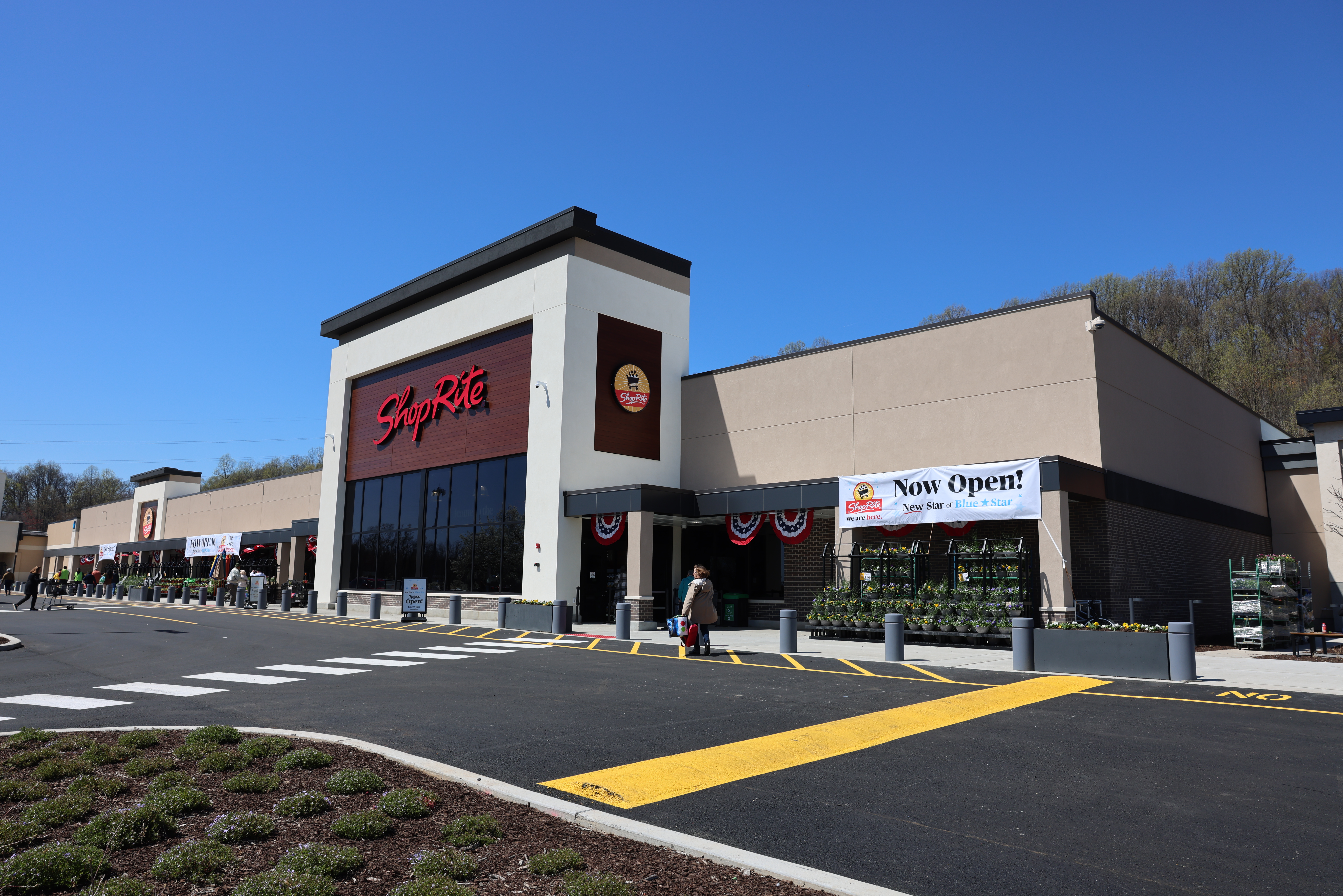More than 62,200 s/f leased at Blue Star Shopping Center with Burlington, Taco Bell and Marshalls Relocation
