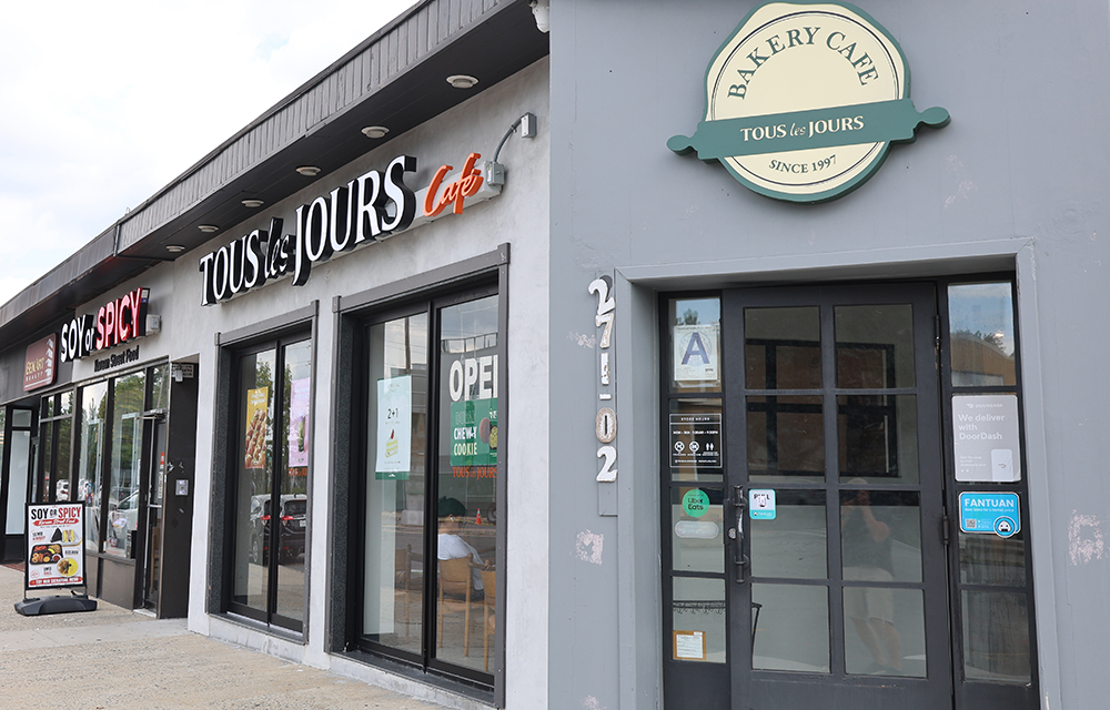 Sobel of RIPCO Real Estate signs Redefine Meals as newest tenant at New Hyde Park Place