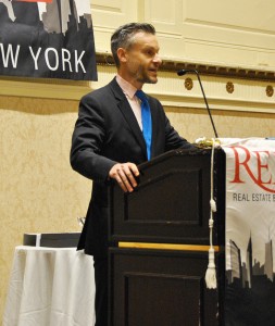 Steven Sladkus accepting his REBNY award.