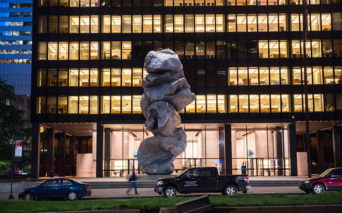ONELUX lights up Fisher's Big Clay #4 in Seagram Building Plaza