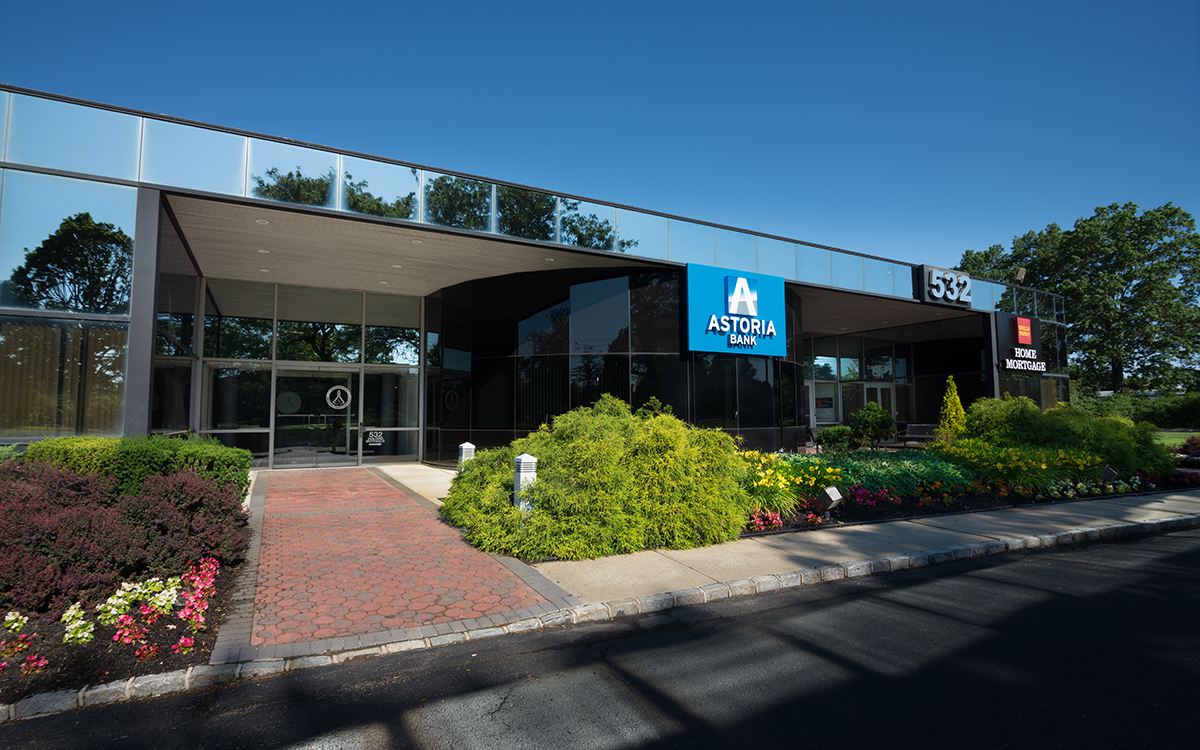 Weiss of T. Weiss Realty brokers two leases totaling 4,086 s/f